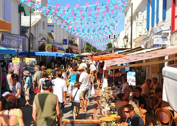 Hébergement de vacances Maison Confort Pour 8 Avec Piscine Securisee, Wifi, A 100m De La Plage, - Fr-1-535-16 *