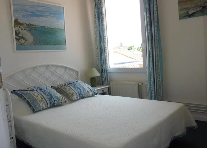 Maison Confort Pour 8 Avec Piscine Securisee, Wifi, A 100m De La Plage, - Fr-1-535-16